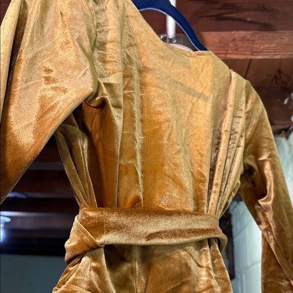 Vixen by Micheline Pitt Gold Velvet Wrap Top - Picture 3 of 3
